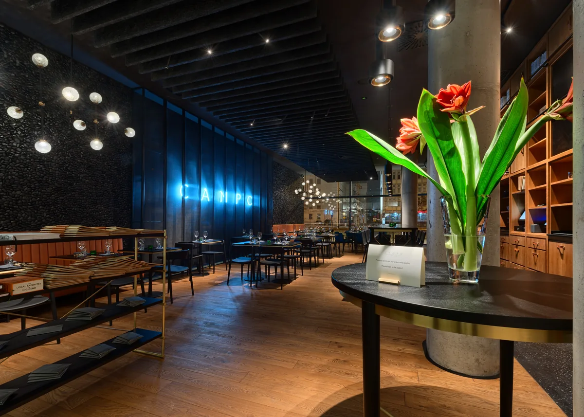 Nastrojowe wnętrze restauracji