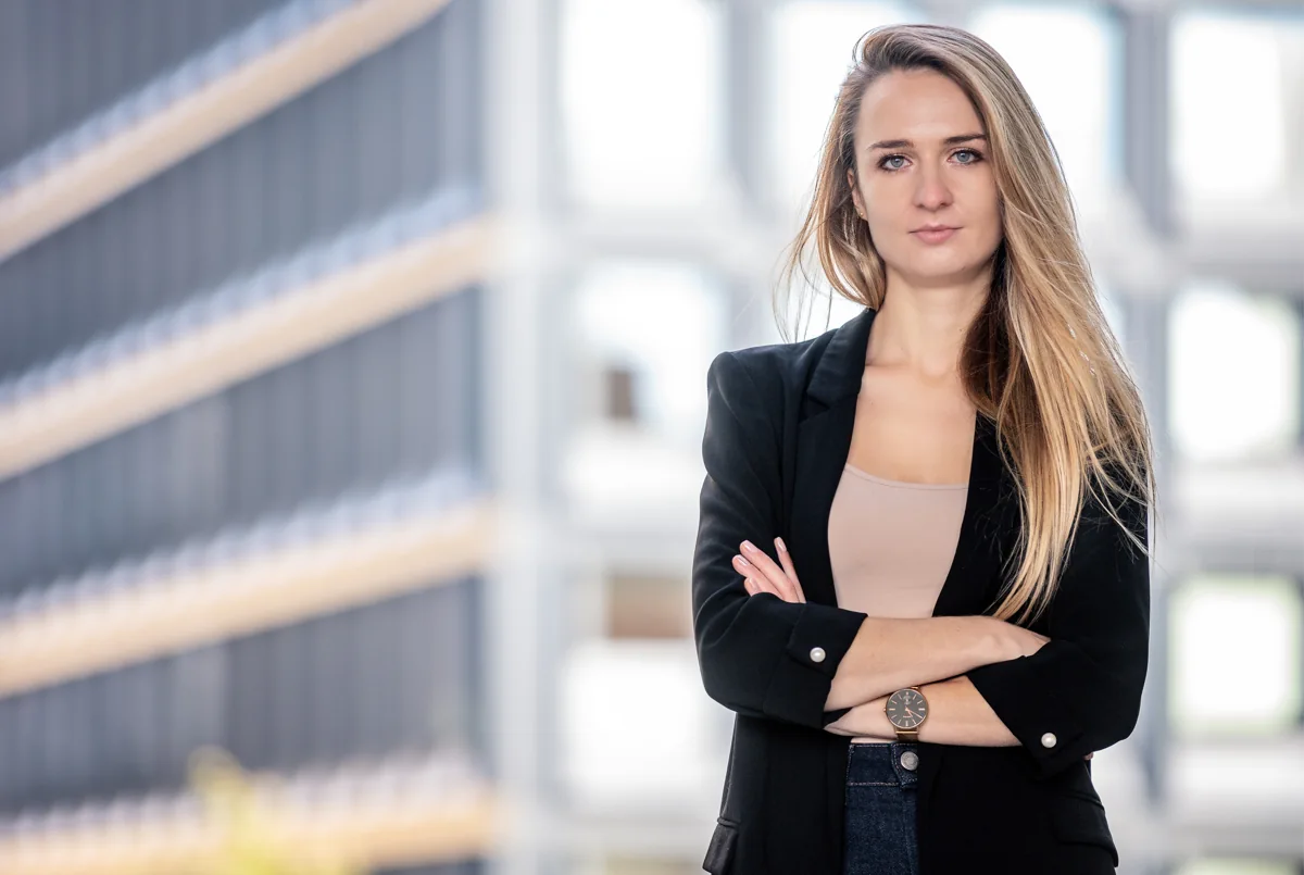 Portret biznesowy w miejskiej przestrzeni