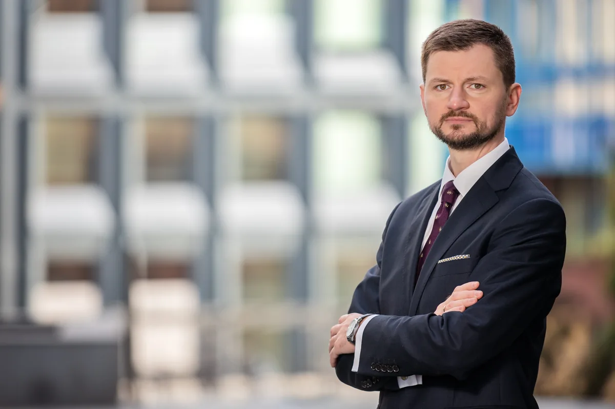 Portret biznesowy w garniturze