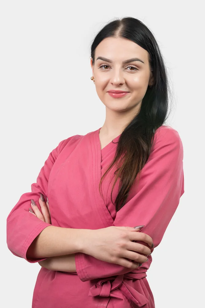 Portret specjalistki na jasnym tle